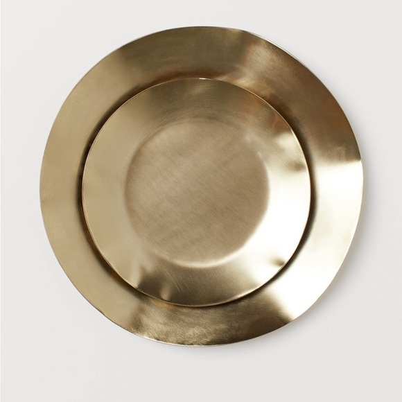 H&M Other - H&M gold plates. New. Set 2 pcs.